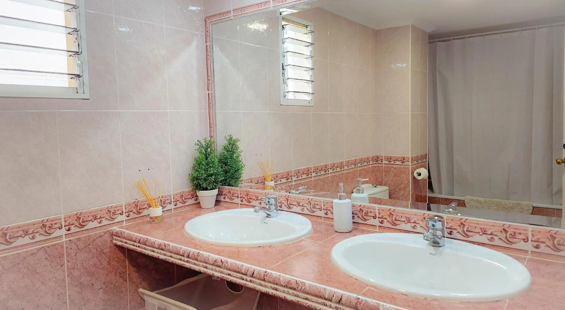 Amplia Vivienda A Un Paso Del Centro De Cadiz Apartman El Trocadero 0*,  Spanyolország